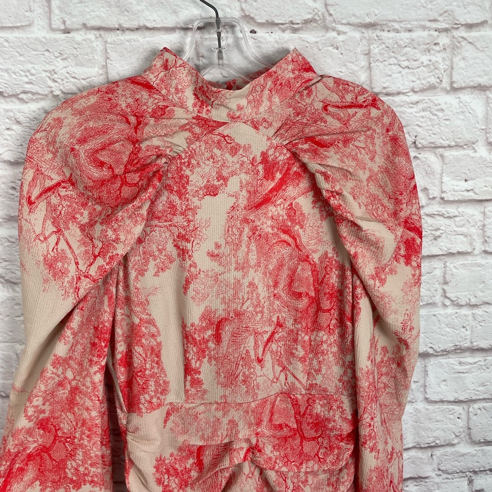 In The Style X Lorna Ruched Open Back Long Sleeve toile de Jouy Mini Dress 4! - Picture 5 of 7